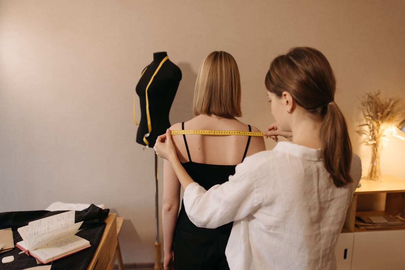 Tailor measuring garment fit