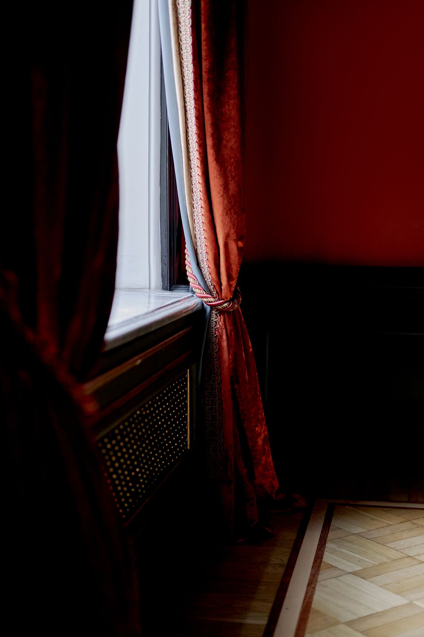Curtain and window proportions